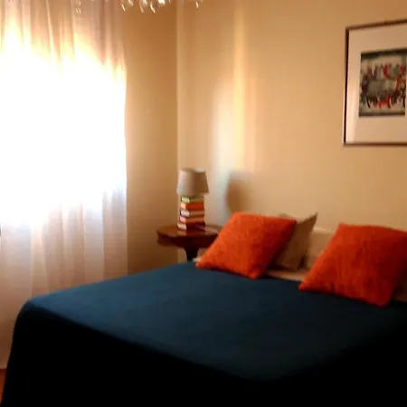 Camera Luminosa Ed Elegante Konukevi Bolonya