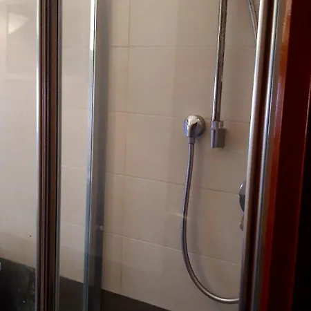 Camera Luminosa Ed Elegante Konukevi