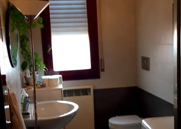 Camera Luminosa Ed Elegante Guest house Bologna