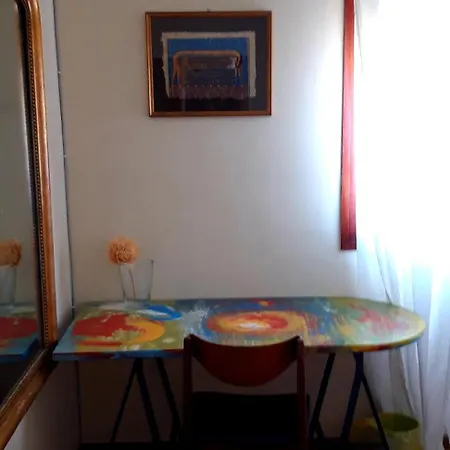 Camera Luminosa Ed Elegante Pensión